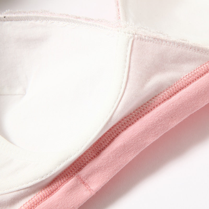 a close view presenting the 100% cotton inner part of the nursing bra