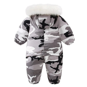 this picture is presenting 4t snowsuit camo gray with white faux fur on the hood back view at white background