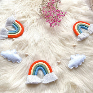 Let tiny eyes explore fluffy clouds & soothing textures on this adorable felt rainbow wall hanging. Visual development starts here