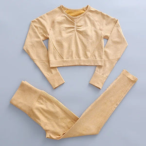 this picture is showing a color light yellow yoga suit set consisting of 2 tems: a long sleeve top and a pair of pants with high waist to flatten your belly and butt push up effect.