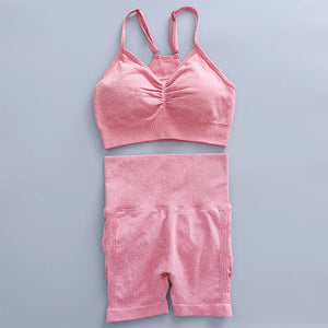 this picture is showing a color light pink yoga suit set consisting of 2 tems: a pasta top and a pair of shorts with high waist to flatten your belly and butt push up effect.
