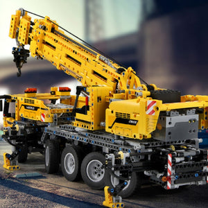 Remote Control Truck | MOULD KING | High-Tech Motor Power Mobile Crane 2590 Pcs